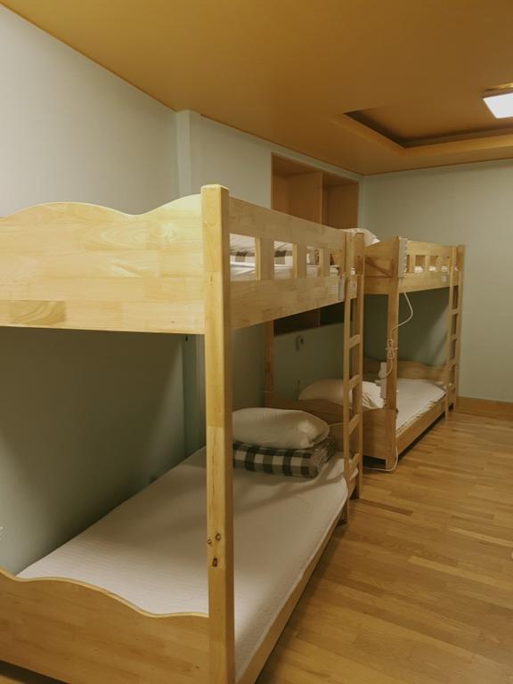 Hostel Lyndon Jeju Esterno foto