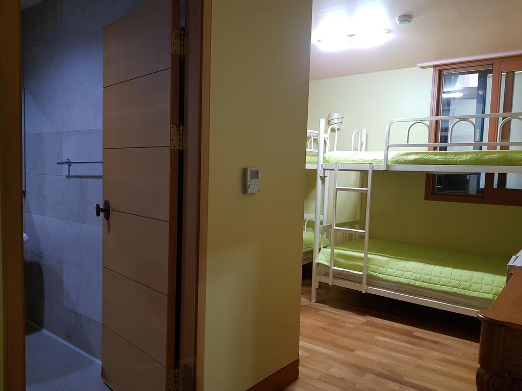 Hostel Lyndon Jeju Esterno foto