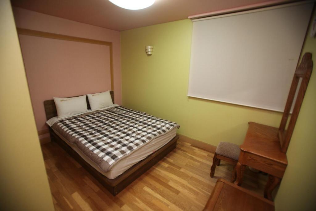 Hostel Lyndon Jeju Esterno foto