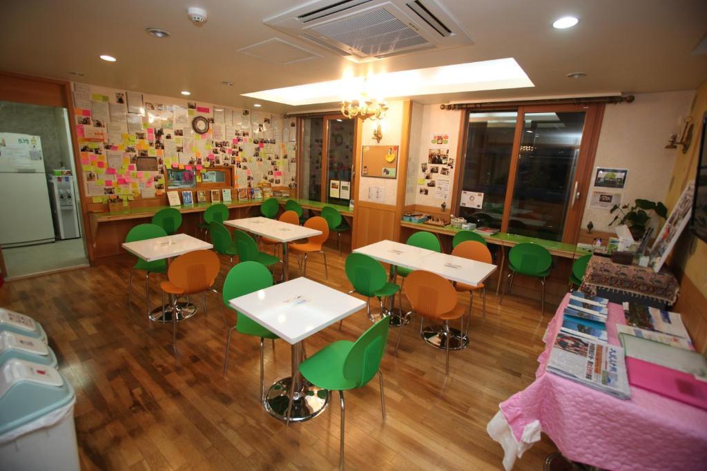 Hostel Lyndon Jeju Esterno foto