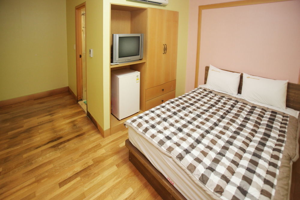 Hostel Lyndon Jeju Esterno foto