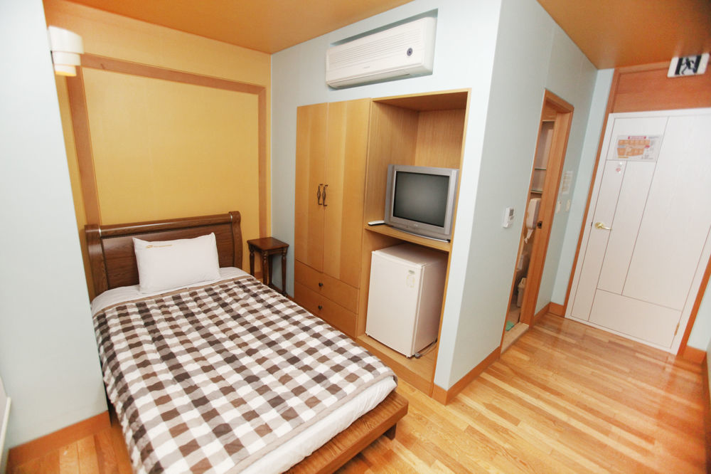 Hostel Lyndon Jeju Esterno foto